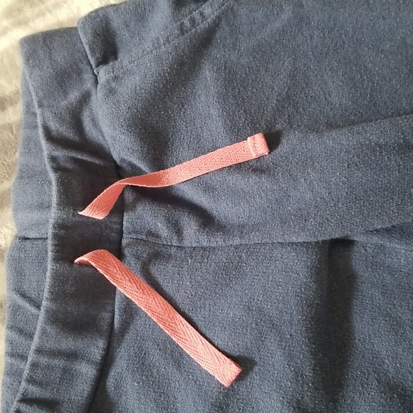 ❣5 for $25 Sale❣ Carter's Strawberry Toddler Sweatsuit Set - Size 3T - Picture 4 of 6